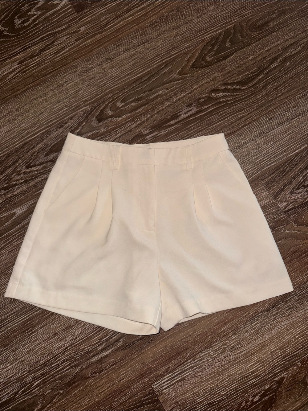 Francesca’s White High Rise Tailored Dress Shorts Size M